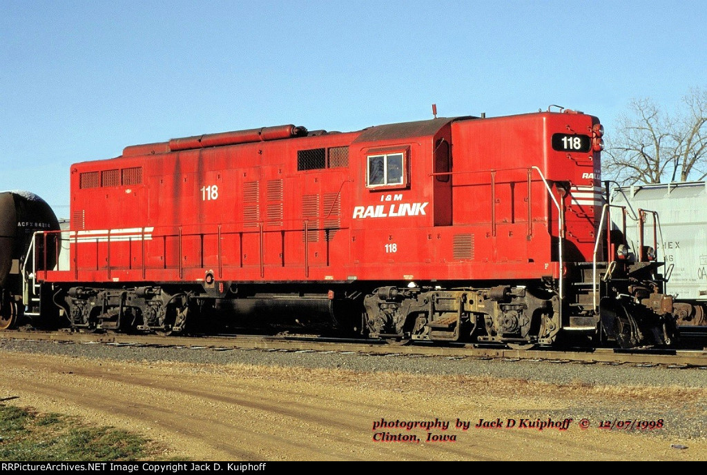 (ex-SOO) I&M Rail Link GP9 118, at Clinton, Iowa. December 7, 1998.